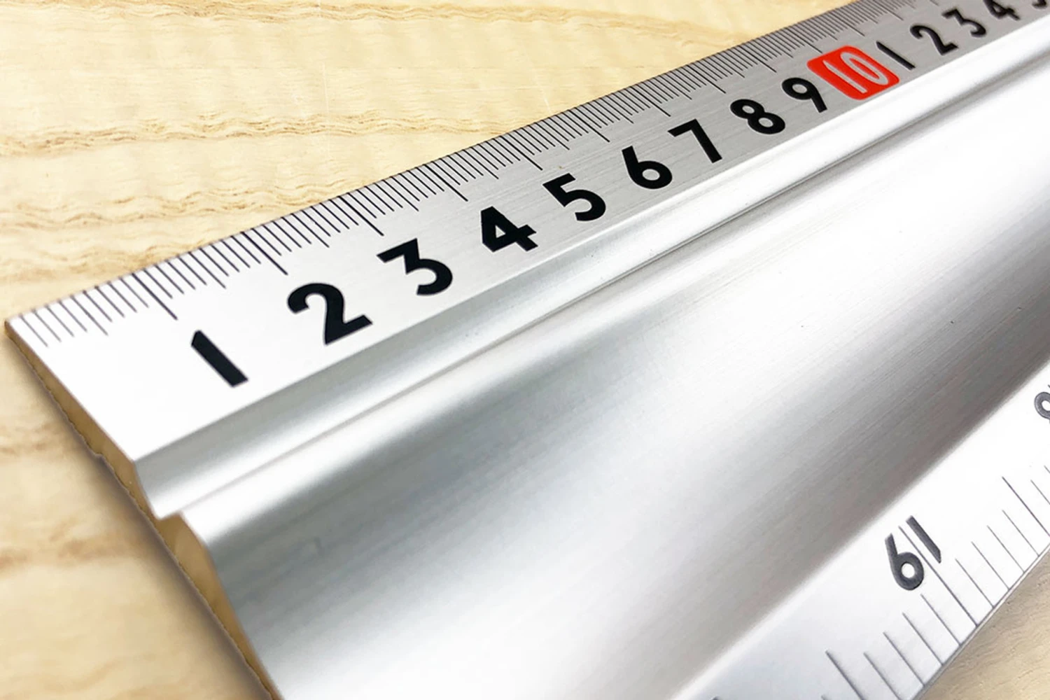 Shinwa Cutting Rule Aluminium With Stainless Steel Edge 600mm - Image 2