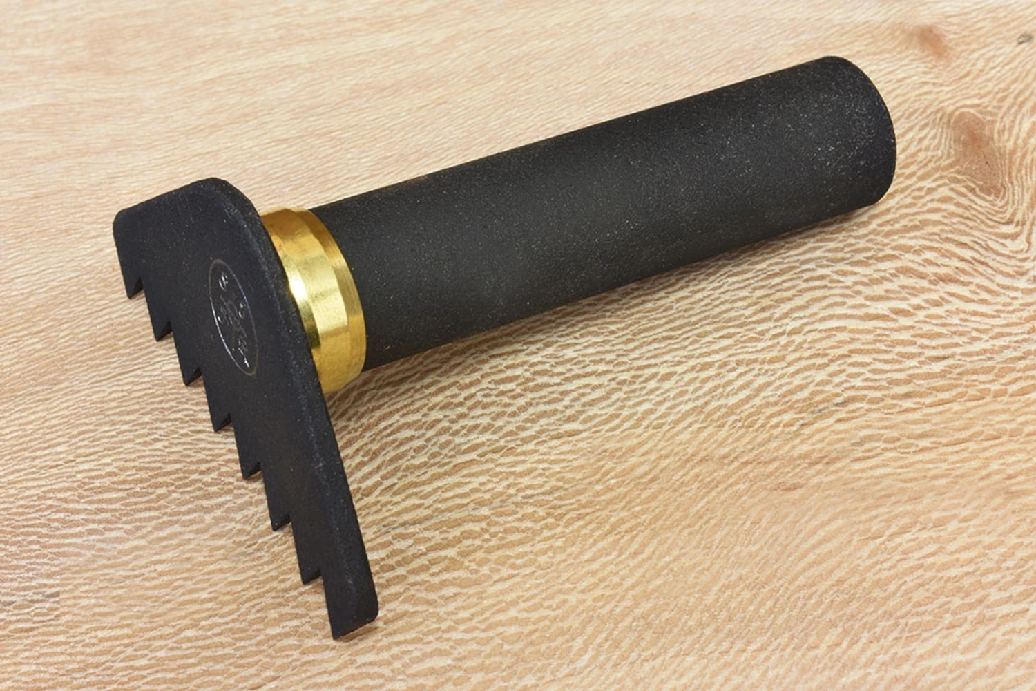 Simon James Toothed Bench Dog - Image 4